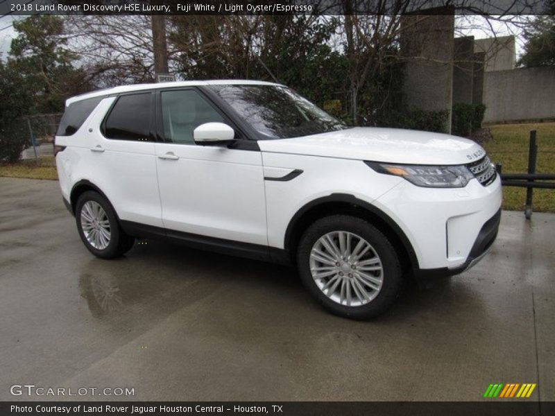 Fuji White / Light Oyster/Espresso 2018 Land Rover Discovery HSE Luxury