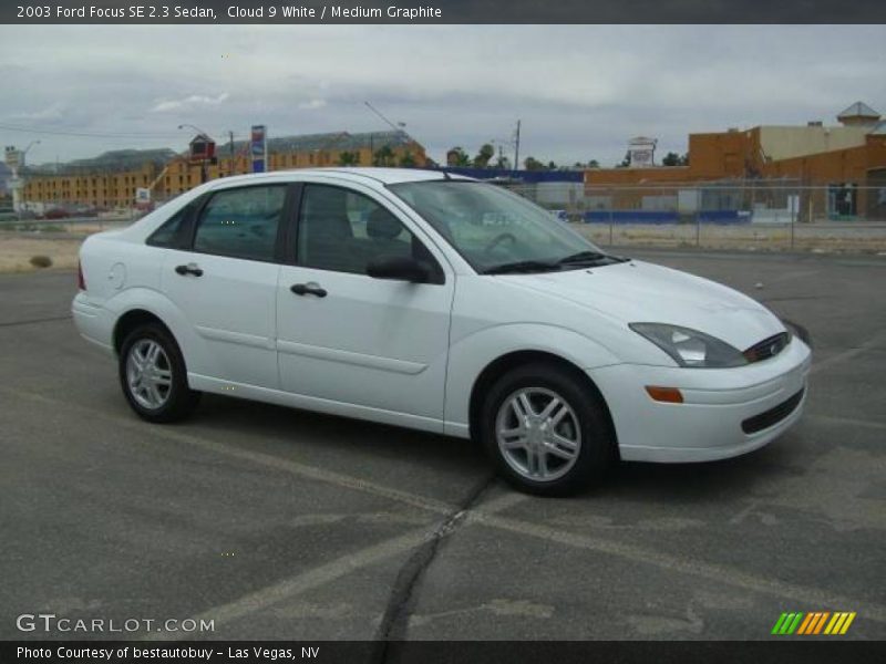 Cloud 9 White / Medium Graphite 2003 Ford Focus SE 2.3 Sedan