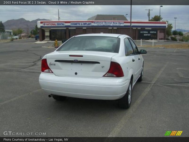 Cloud 9 White / Medium Graphite 2003 Ford Focus SE 2.3 Sedan