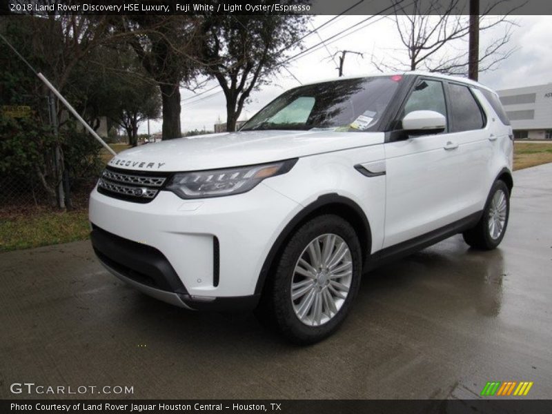 Fuji White / Light Oyster/Espresso 2018 Land Rover Discovery HSE Luxury