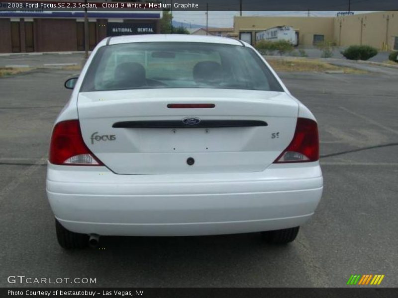 Cloud 9 White / Medium Graphite 2003 Ford Focus SE 2.3 Sedan