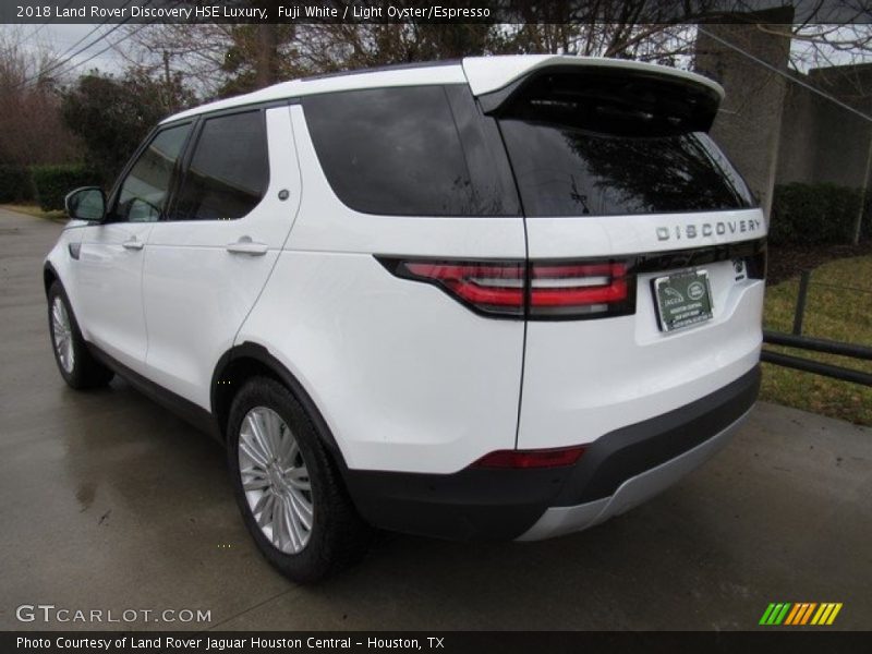 Fuji White / Light Oyster/Espresso 2018 Land Rover Discovery HSE Luxury