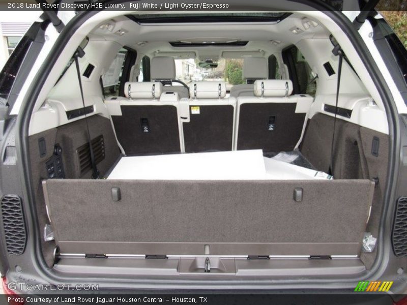 Fuji White / Light Oyster/Espresso 2018 Land Rover Discovery HSE Luxury
