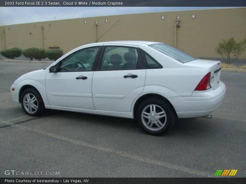 Cloud 9 White / Medium Graphite 2003 Ford Focus SE 2.3 Sedan
