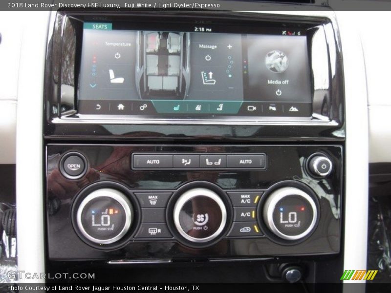 Fuji White / Light Oyster/Espresso 2018 Land Rover Discovery HSE Luxury