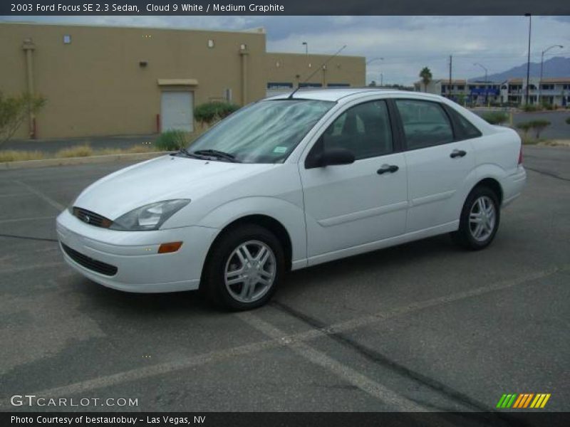 Cloud 9 White / Medium Graphite 2003 Ford Focus SE 2.3 Sedan