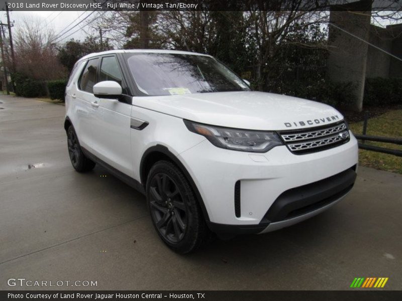 Front 3/4 View of 2018 Discovery HSE