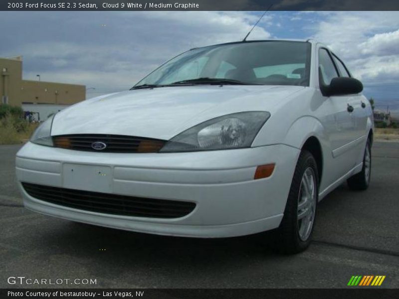 Cloud 9 White / Medium Graphite 2003 Ford Focus SE 2.3 Sedan