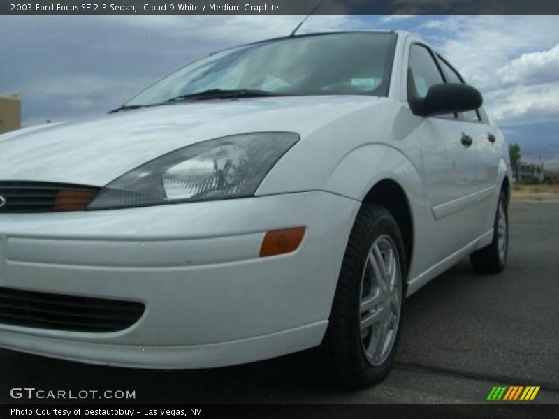 Cloud 9 White / Medium Graphite 2003 Ford Focus SE 2.3 Sedan