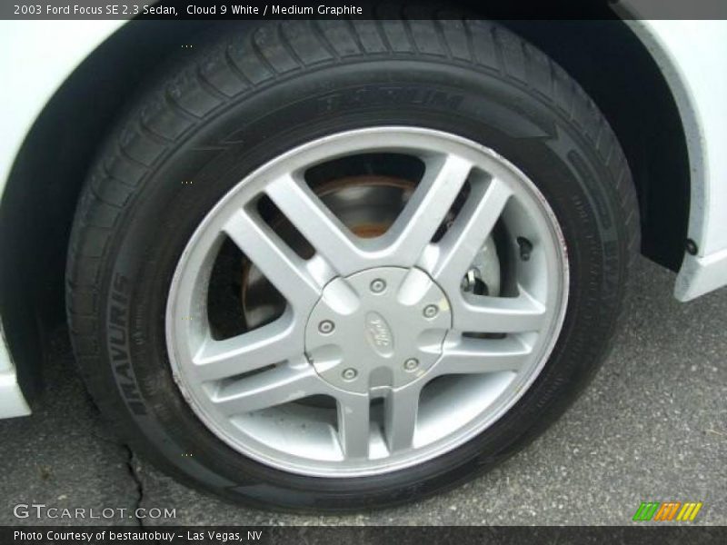 Cloud 9 White / Medium Graphite 2003 Ford Focus SE 2.3 Sedan