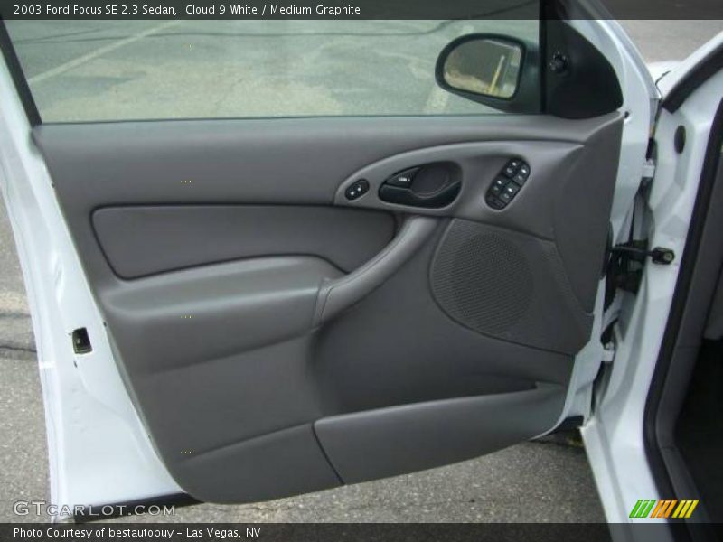 Cloud 9 White / Medium Graphite 2003 Ford Focus SE 2.3 Sedan