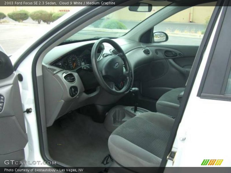 Cloud 9 White / Medium Graphite 2003 Ford Focus SE 2.3 Sedan