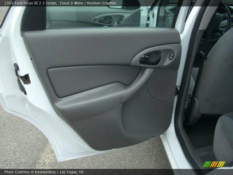 Cloud 9 White / Medium Graphite 2003 Ford Focus SE 2.3 Sedan