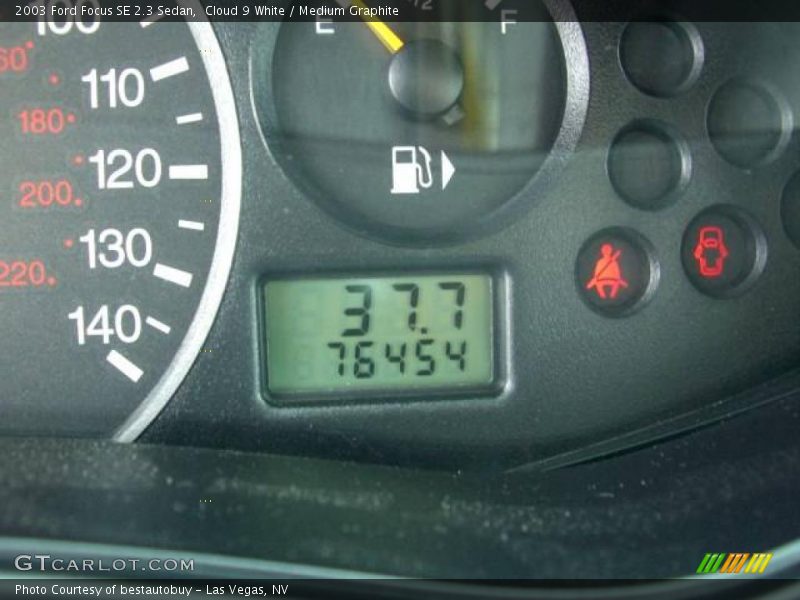 Cloud 9 White / Medium Graphite 2003 Ford Focus SE 2.3 Sedan