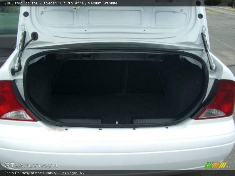 Cloud 9 White / Medium Graphite 2003 Ford Focus SE 2.3 Sedan