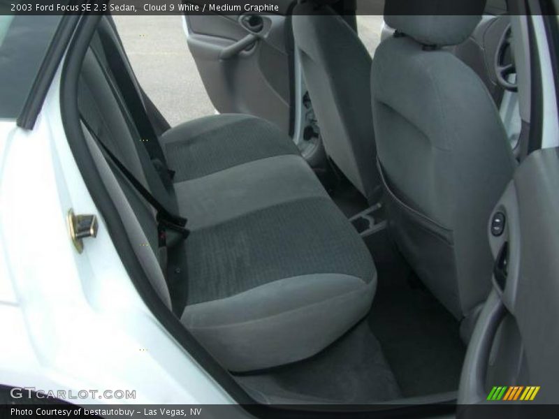 Cloud 9 White / Medium Graphite 2003 Ford Focus SE 2.3 Sedan