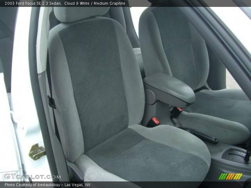 Cloud 9 White / Medium Graphite 2003 Ford Focus SE 2.3 Sedan