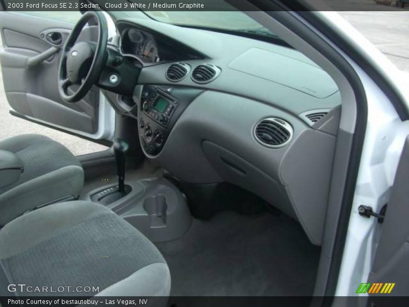 Cloud 9 White / Medium Graphite 2003 Ford Focus SE 2.3 Sedan