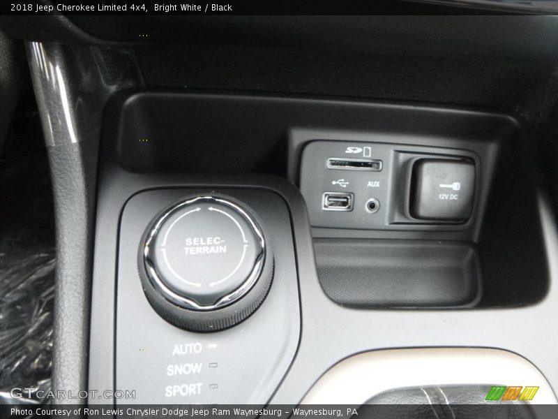 Bright White / Black 2018 Jeep Cherokee Limited 4x4