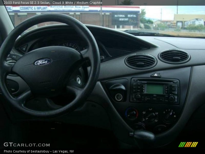 Cloud 9 White / Medium Graphite 2003 Ford Focus SE 2.3 Sedan