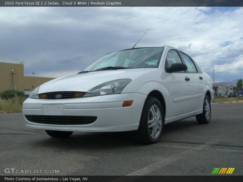 Cloud 9 White / Medium Graphite 2003 Ford Focus SE 2.3 Sedan