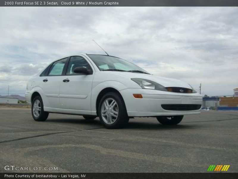 Cloud 9 White / Medium Graphite 2003 Ford Focus SE 2.3 Sedan