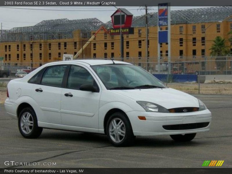 Cloud 9 White / Medium Graphite 2003 Ford Focus SE 2.3 Sedan