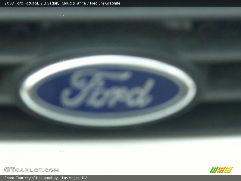 Cloud 9 White / Medium Graphite 2003 Ford Focus SE 2.3 Sedan