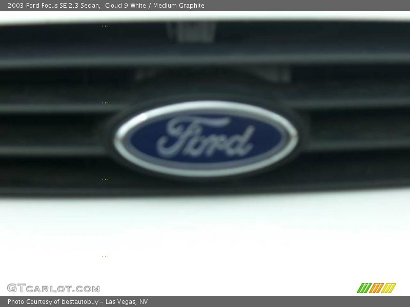 Cloud 9 White / Medium Graphite 2003 Ford Focus SE 2.3 Sedan