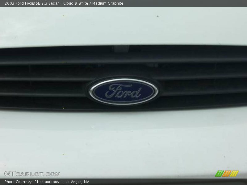Cloud 9 White / Medium Graphite 2003 Ford Focus SE 2.3 Sedan