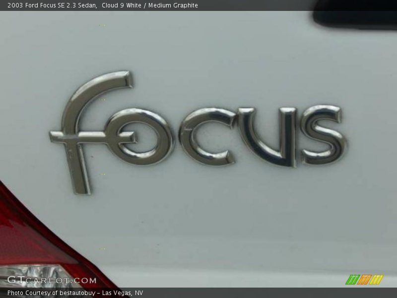 Cloud 9 White / Medium Graphite 2003 Ford Focus SE 2.3 Sedan
