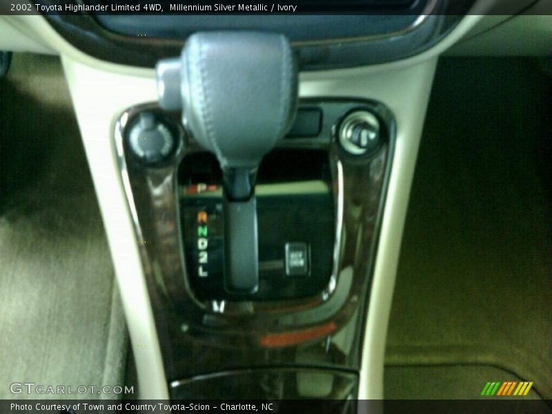 Millennium Silver Metallic / Ivory 2002 Toyota Highlander Limited 4WD