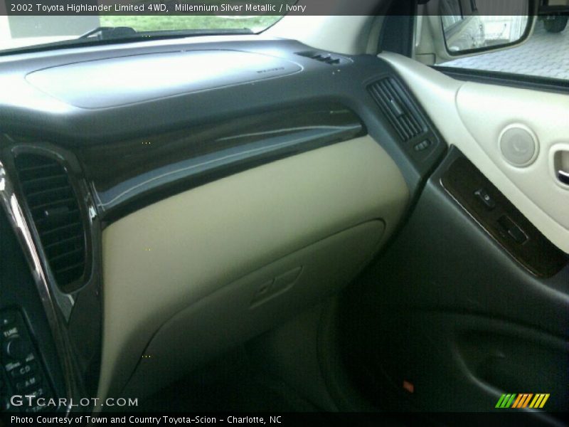 Millennium Silver Metallic / Ivory 2002 Toyota Highlander Limited 4WD