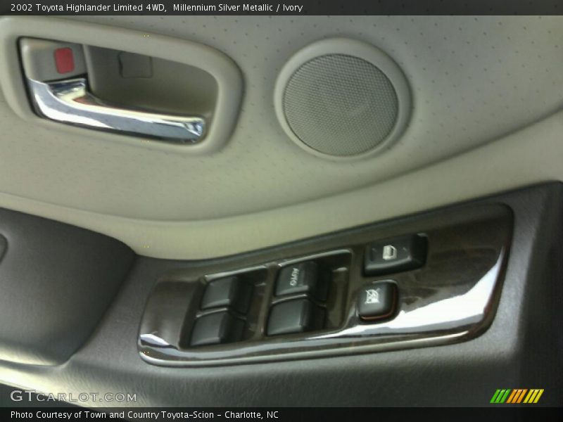 Millennium Silver Metallic / Ivory 2002 Toyota Highlander Limited 4WD