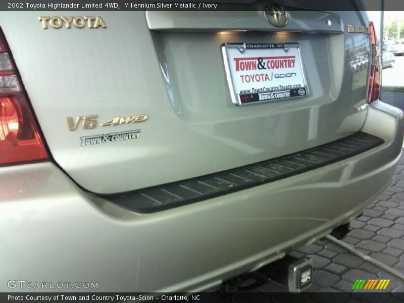 Millennium Silver Metallic / Ivory 2002 Toyota Highlander Limited 4WD