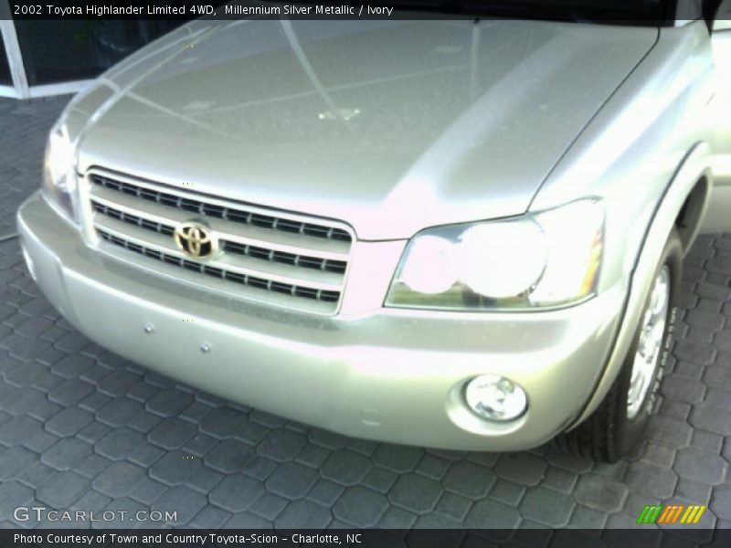 Millennium Silver Metallic / Ivory 2002 Toyota Highlander Limited 4WD