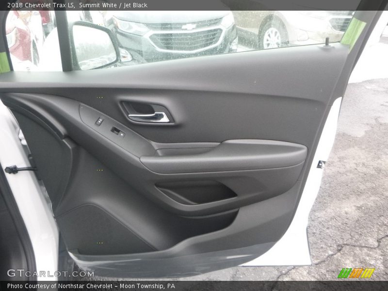 Summit White / Jet Black 2018 Chevrolet Trax LS