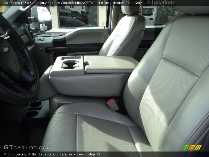 Oxford White / Medium Earth Gray 2017 Ford F350 Super Duty XL Crew Cab 4x4 Chassis