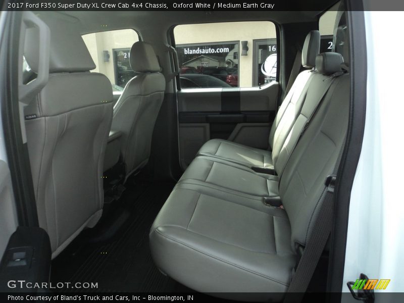 Oxford White / Medium Earth Gray 2017 Ford F350 Super Duty XL Crew Cab 4x4 Chassis