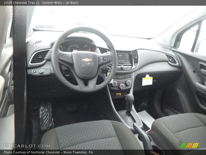 Summit White / Jet Black 2018 Chevrolet Trax LS