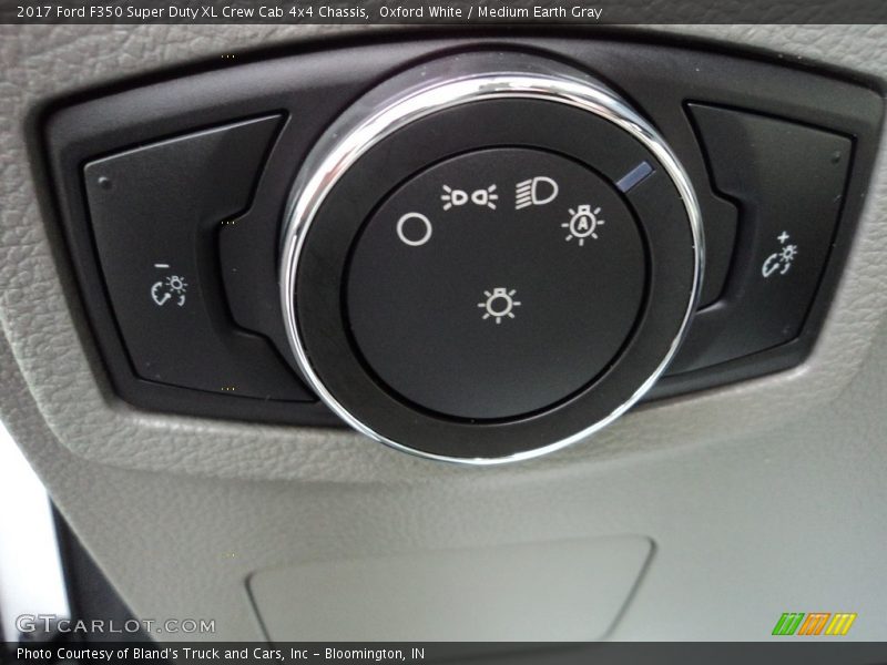 Oxford White / Medium Earth Gray 2017 Ford F350 Super Duty XL Crew Cab 4x4 Chassis