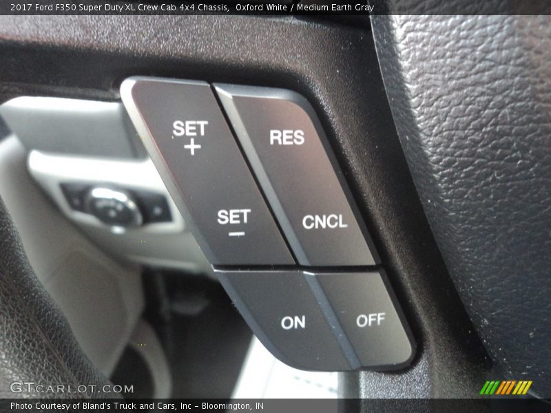 Oxford White / Medium Earth Gray 2017 Ford F350 Super Duty XL Crew Cab 4x4 Chassis