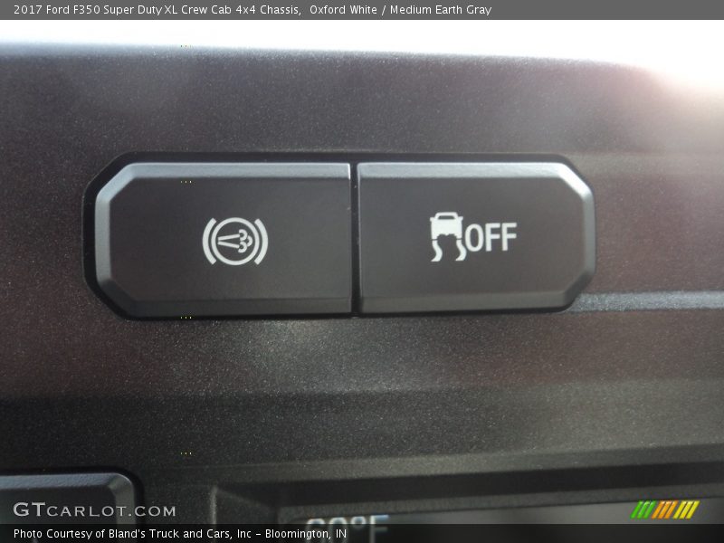 Oxford White / Medium Earth Gray 2017 Ford F350 Super Duty XL Crew Cab 4x4 Chassis