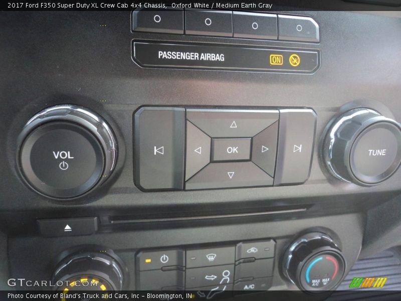 Oxford White / Medium Earth Gray 2017 Ford F350 Super Duty XL Crew Cab 4x4 Chassis