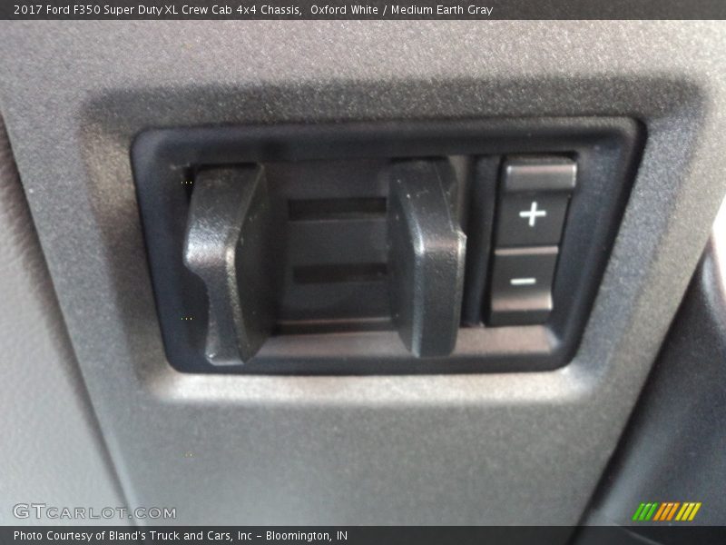 Oxford White / Medium Earth Gray 2017 Ford F350 Super Duty XL Crew Cab 4x4 Chassis