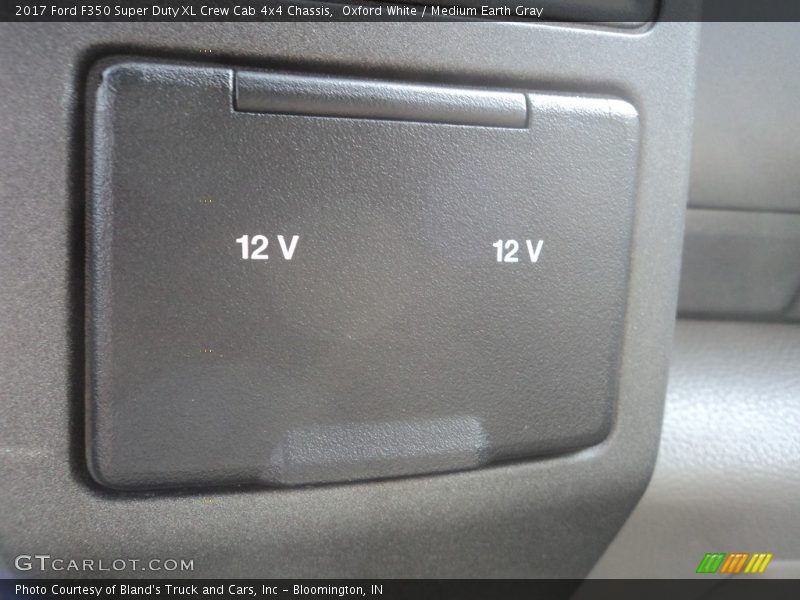 Oxford White / Medium Earth Gray 2017 Ford F350 Super Duty XL Crew Cab 4x4 Chassis