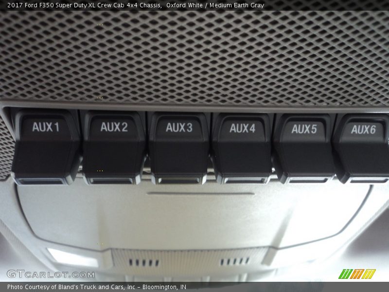 Oxford White / Medium Earth Gray 2017 Ford F350 Super Duty XL Crew Cab 4x4 Chassis