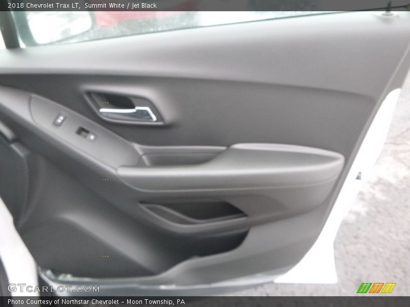 Summit White / Jet Black 2018 Chevrolet Trax LT
