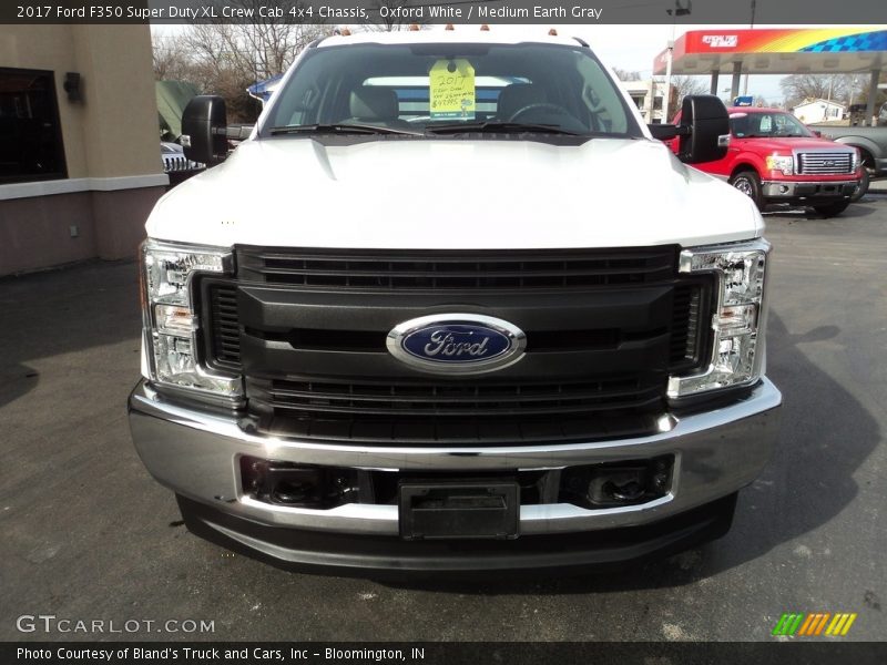 Oxford White / Medium Earth Gray 2017 Ford F350 Super Duty XL Crew Cab 4x4 Chassis