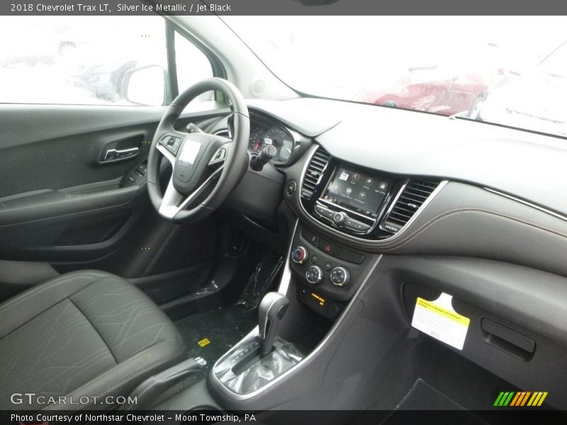 Silver Ice Metallic / Jet Black 2018 Chevrolet Trax LT